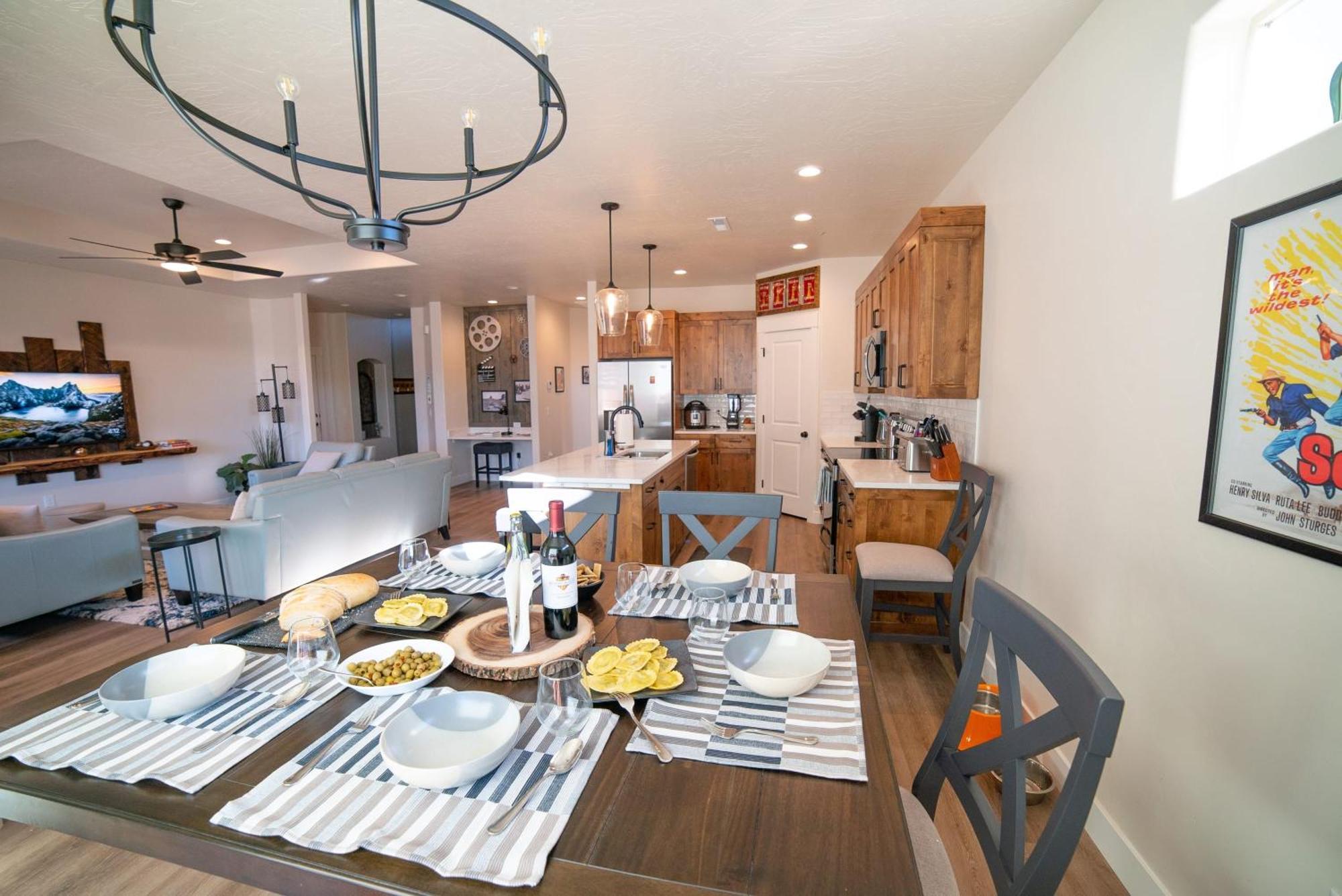 Hollywood Hangout - New West Properties Kanab Exterior foto